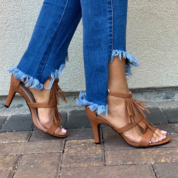 NIB Cognac Double Tassle Kitten Heel Sandals - Picture 7 of 8